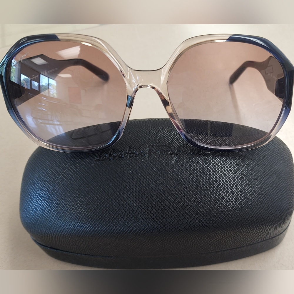 Guaranteed Authentic Salvatore Ferragamo SF943S Blue Gradient Sunglasses